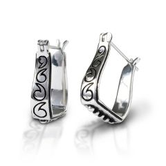 Kelly Herd Engraved Western Stirrup Earrings