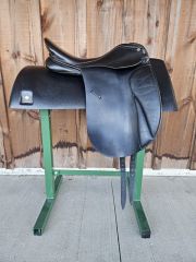 Used 18" Trainers Dressage Saddle